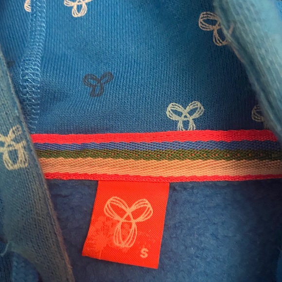 Blue aritzia sweater TNA - Picture 2 of 2